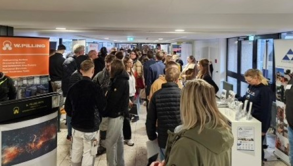 Volle Flure, viele Perspektiven: Erfolgreiche Ausbildungsmesse Zukunft.Beruf in Aurich